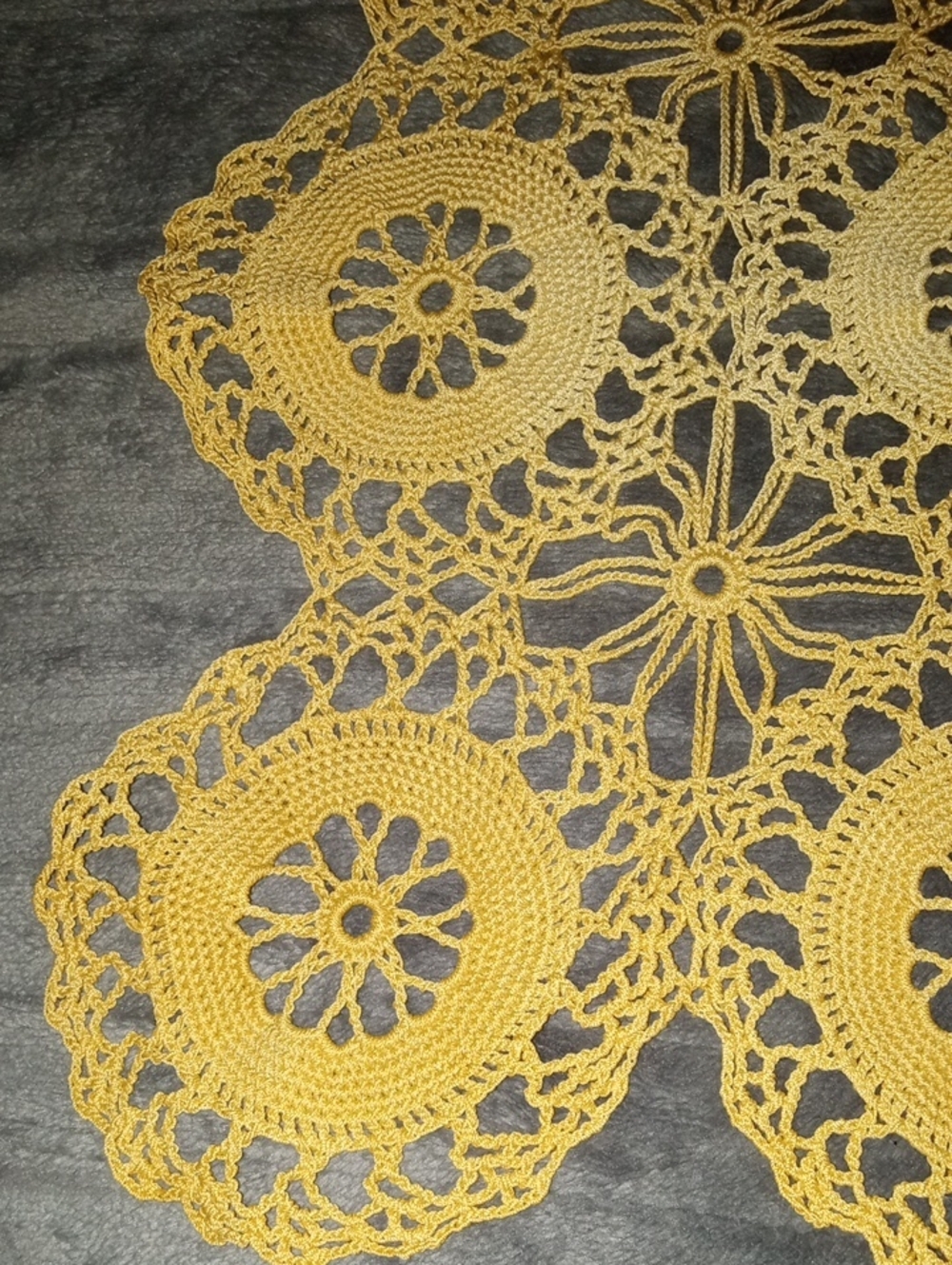 3 Vintage Handmade Doilies - Picture 5 of 8
